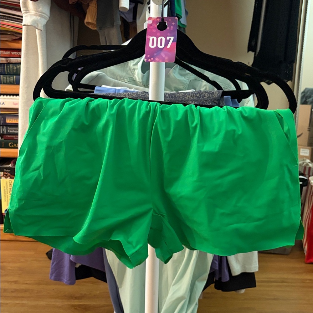 ZYIA Active Women’s Bright Fairway Green Pocket Finesse Shorts
